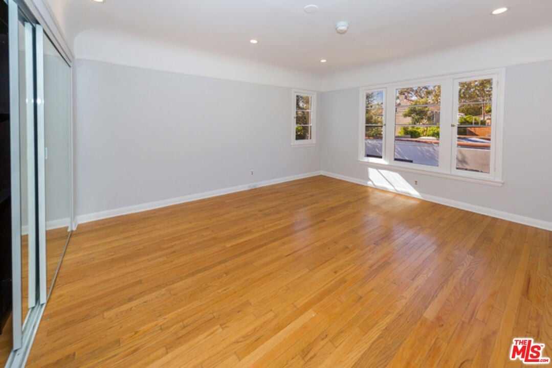 1131 S La Peer Dr