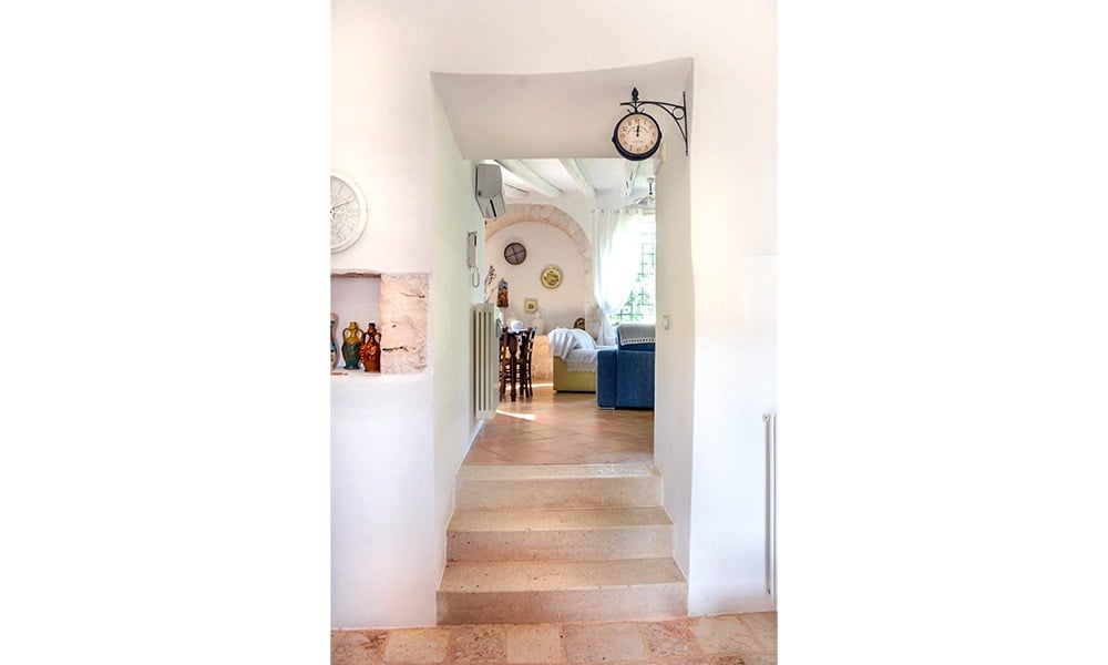 Character Filled Trulli With Pool Near Castellana Grotte