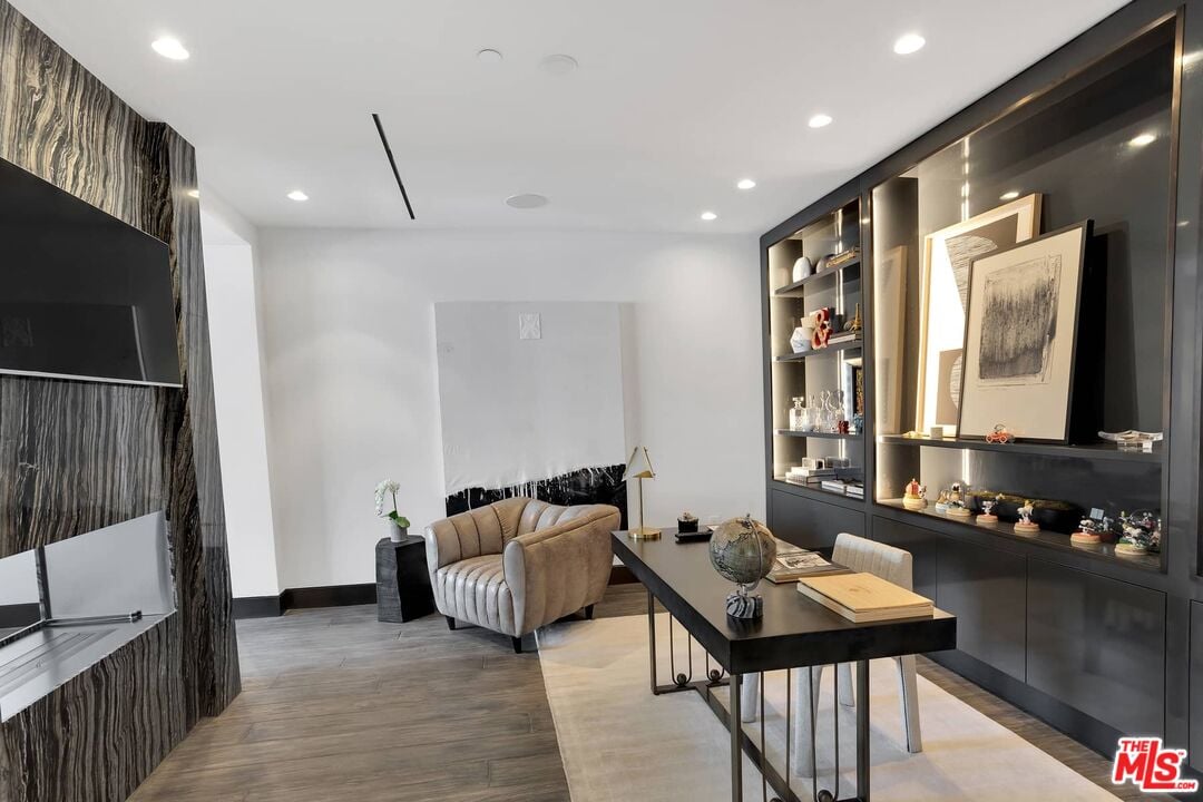 6250 Hollywood Blvd, #15A/B