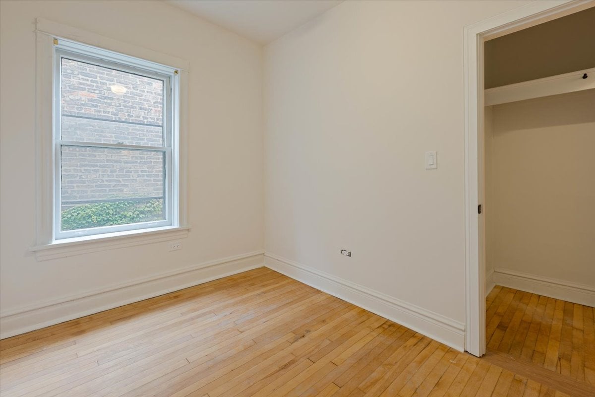 4138 N Clarendon Ave. #3R