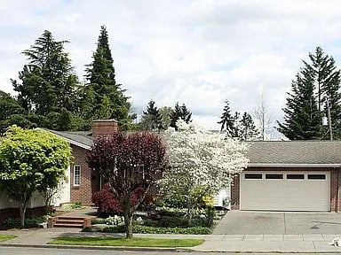 2214 39th Ave E