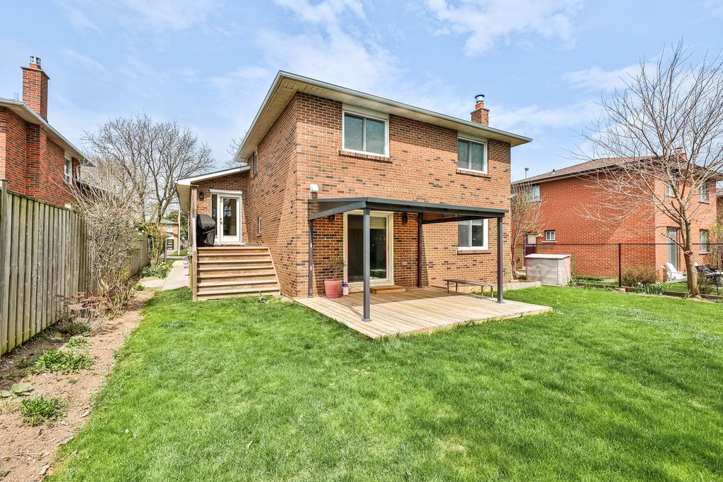 2500 Poplar Cres
