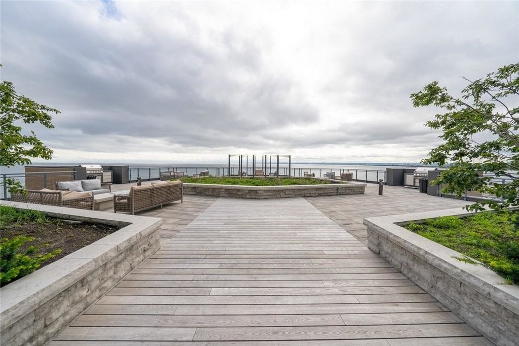 2060 Lakeshore Road #2101