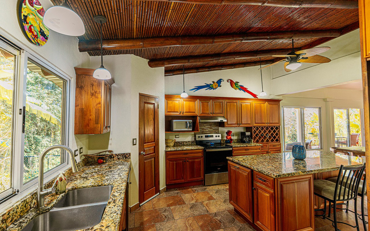 WHALE’S TAIL OCEAN VIEW ESTATE WITH EXTRA LOT 