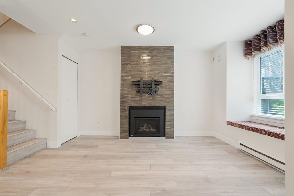 7406 Hawthorne Terr