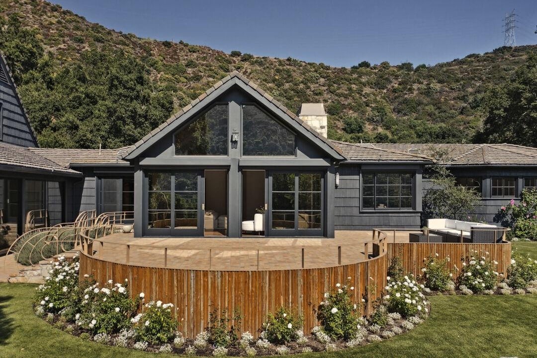3100 Mandeville Canyon Rd
