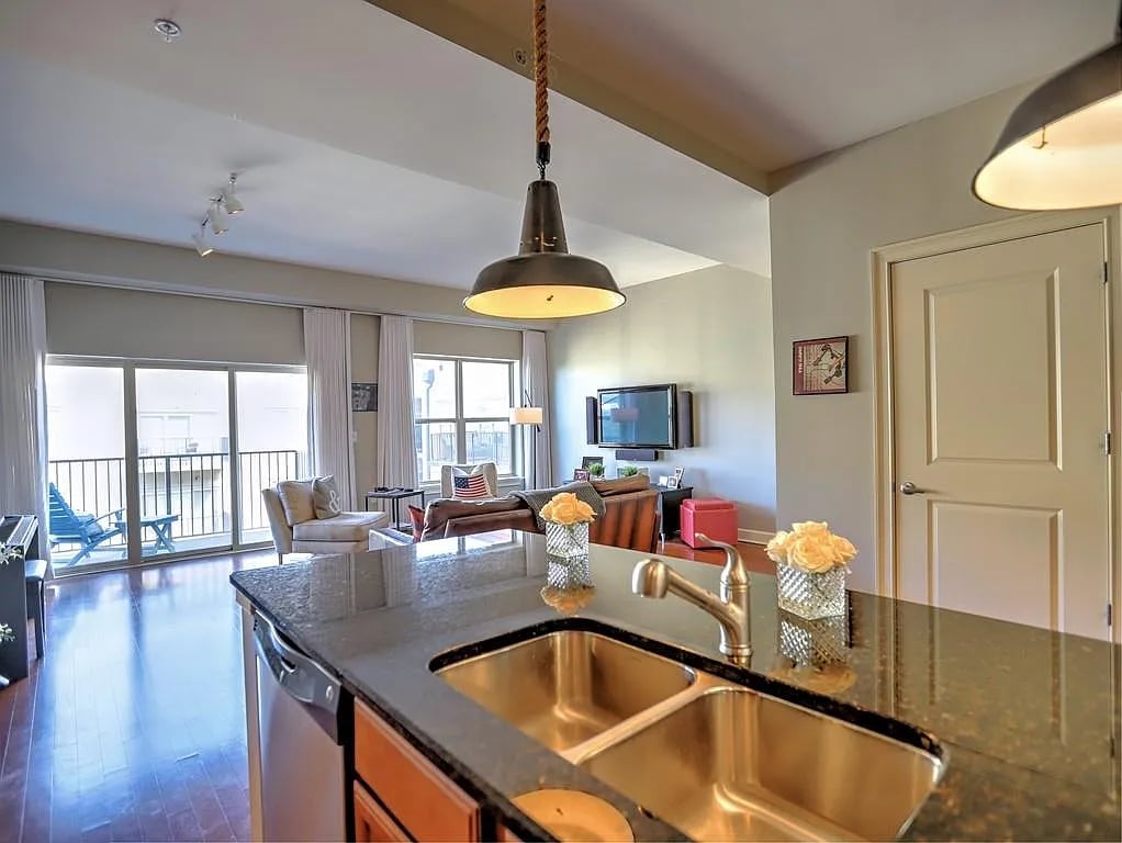 200 River Vista Dr #733