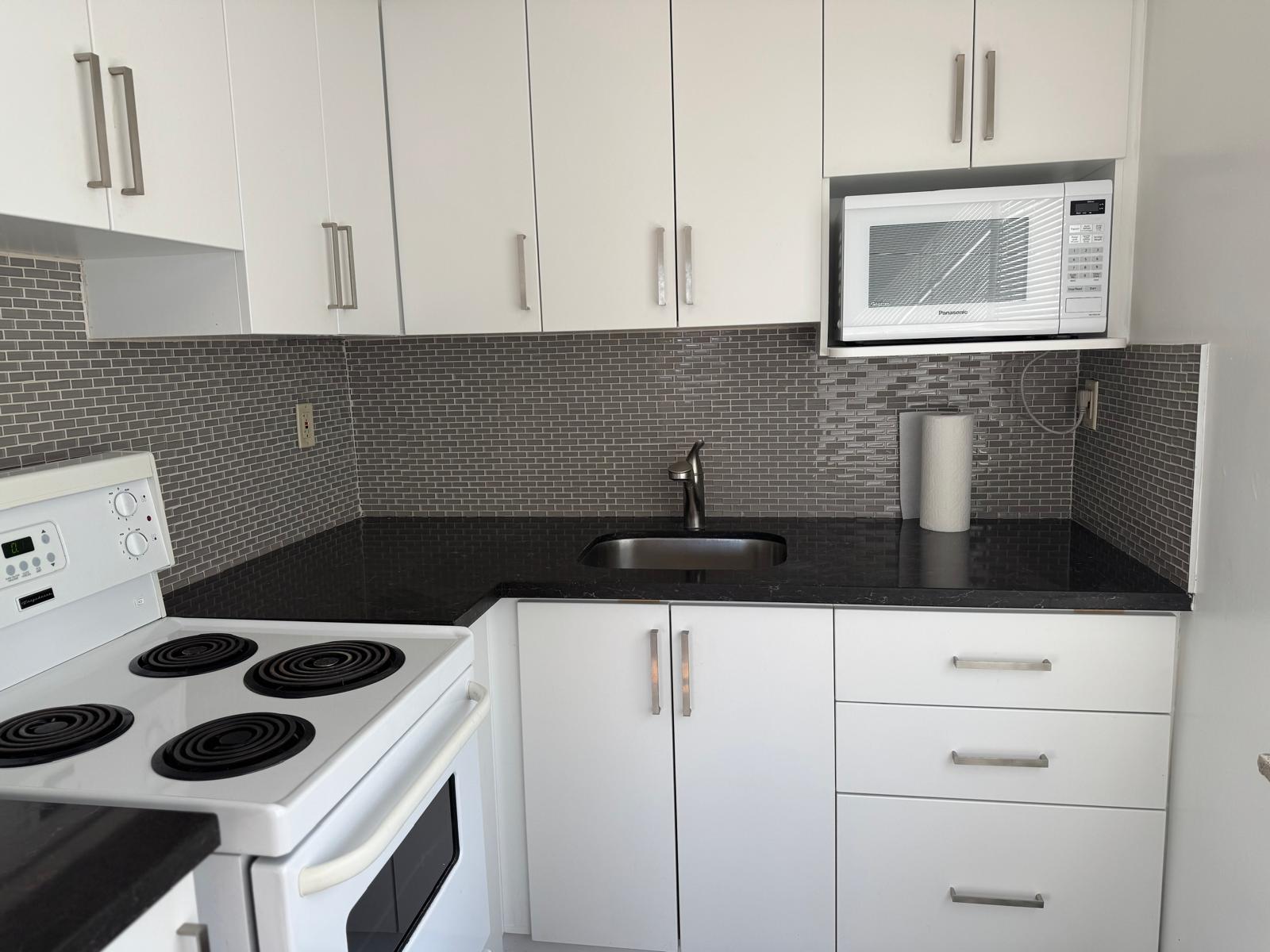1112 Avenue Rd Unit: 302