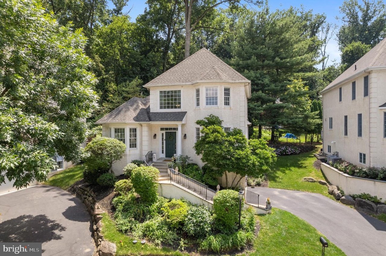 411 Merion Hill Ln
