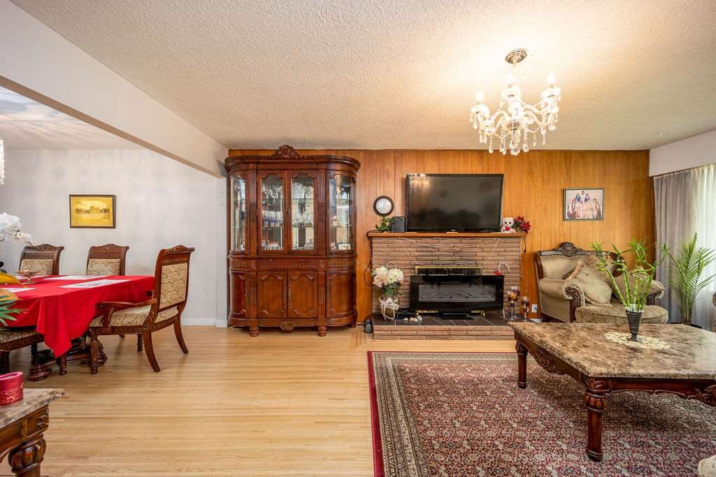7460 Kraft Cres
