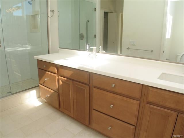5052 Cahuenga Bl Toluca woods, CA