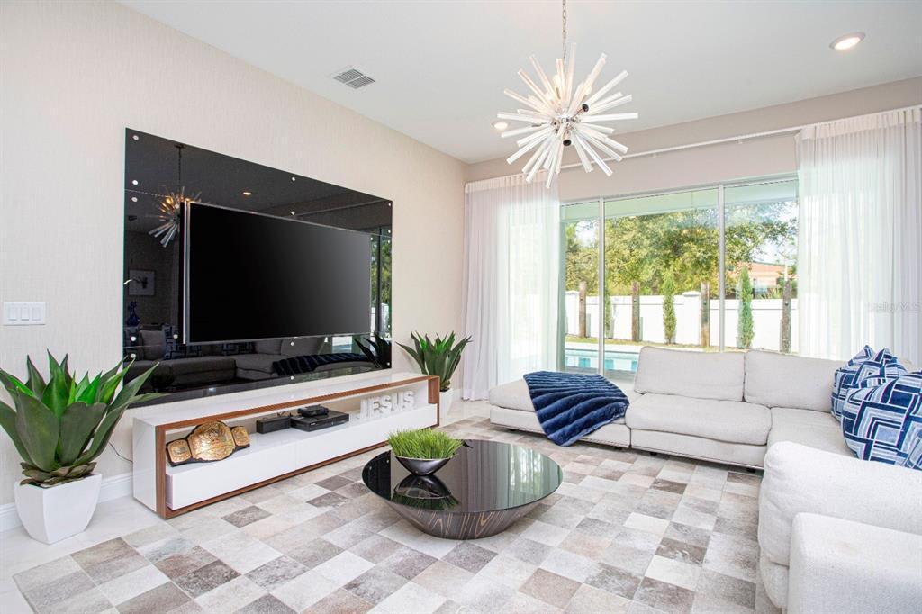 8252 Ludington Cir