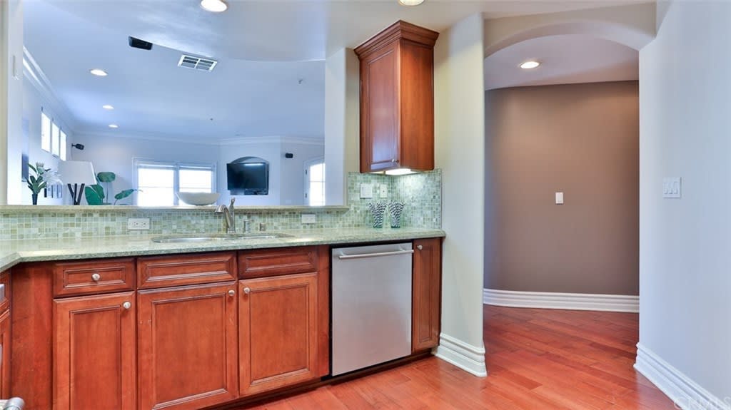 12026 Hoffman St #401