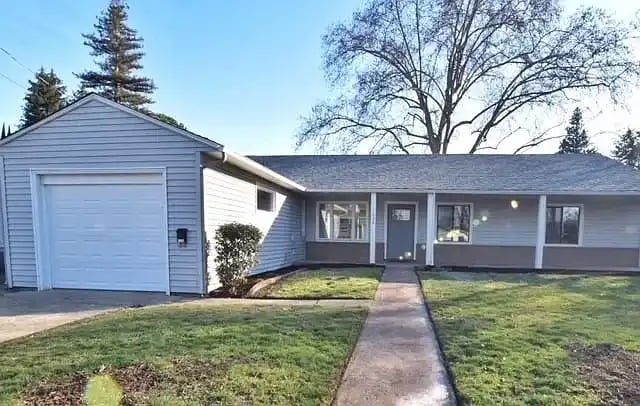 1432 Crown Ave, Medford, OR 97504