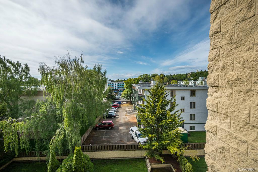514-1745 Leighton Rd, Victoria
