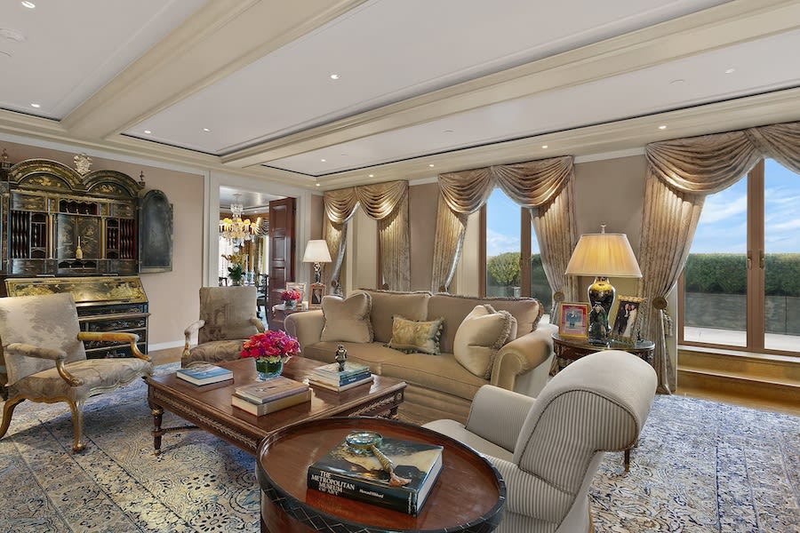 Billionaire producer Sidney Kimmel lists expansive Central Park South spread