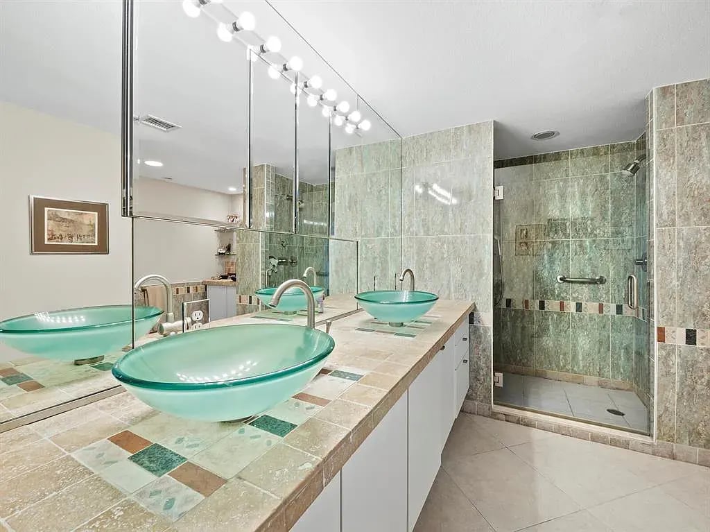 1255 N Gulfstream Ave APT 905