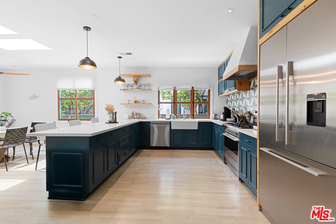 N Crescent Heights Blvd, 90048