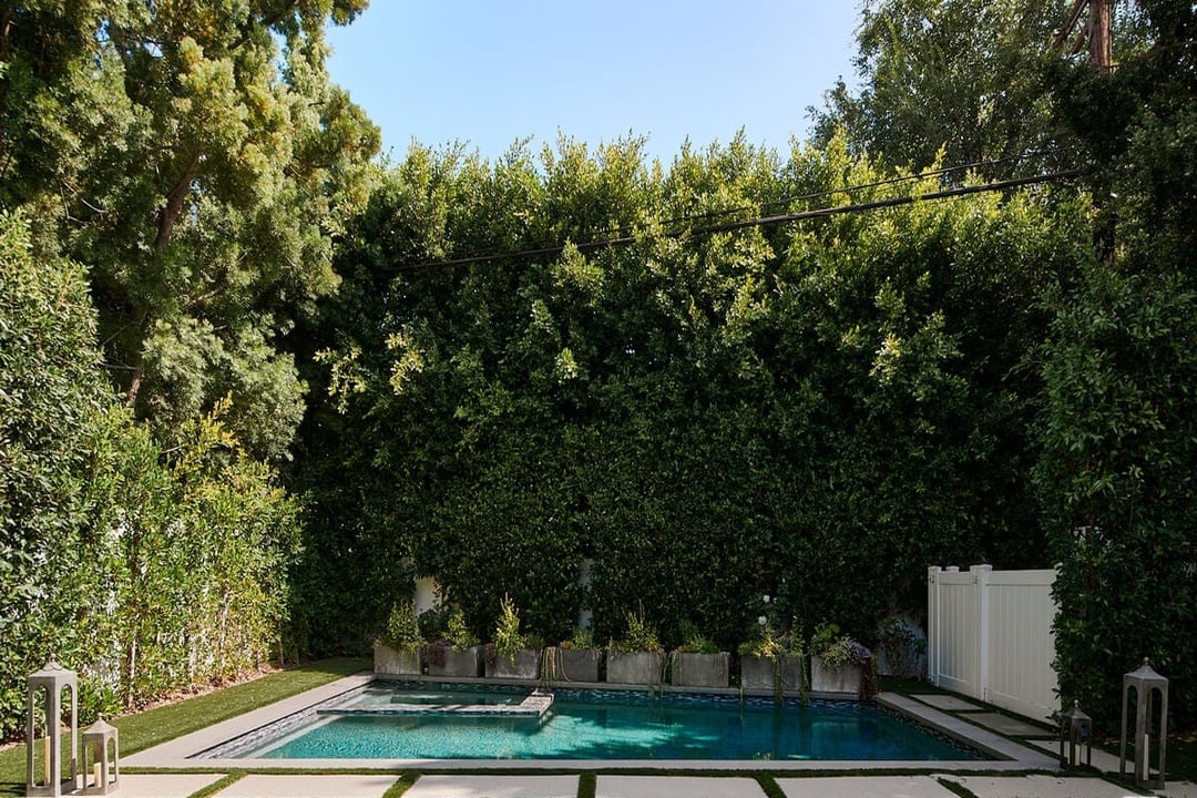 N Bowling Green Way, 90049