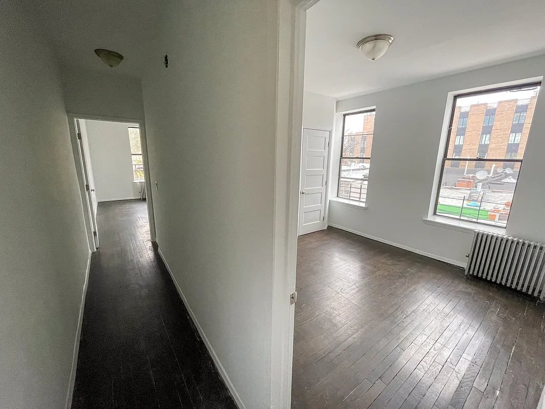 927 Putnam Ave 4R