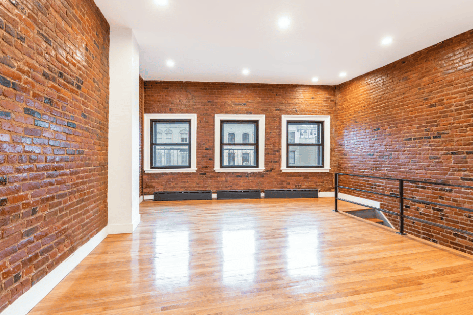 302 Canal St - Building