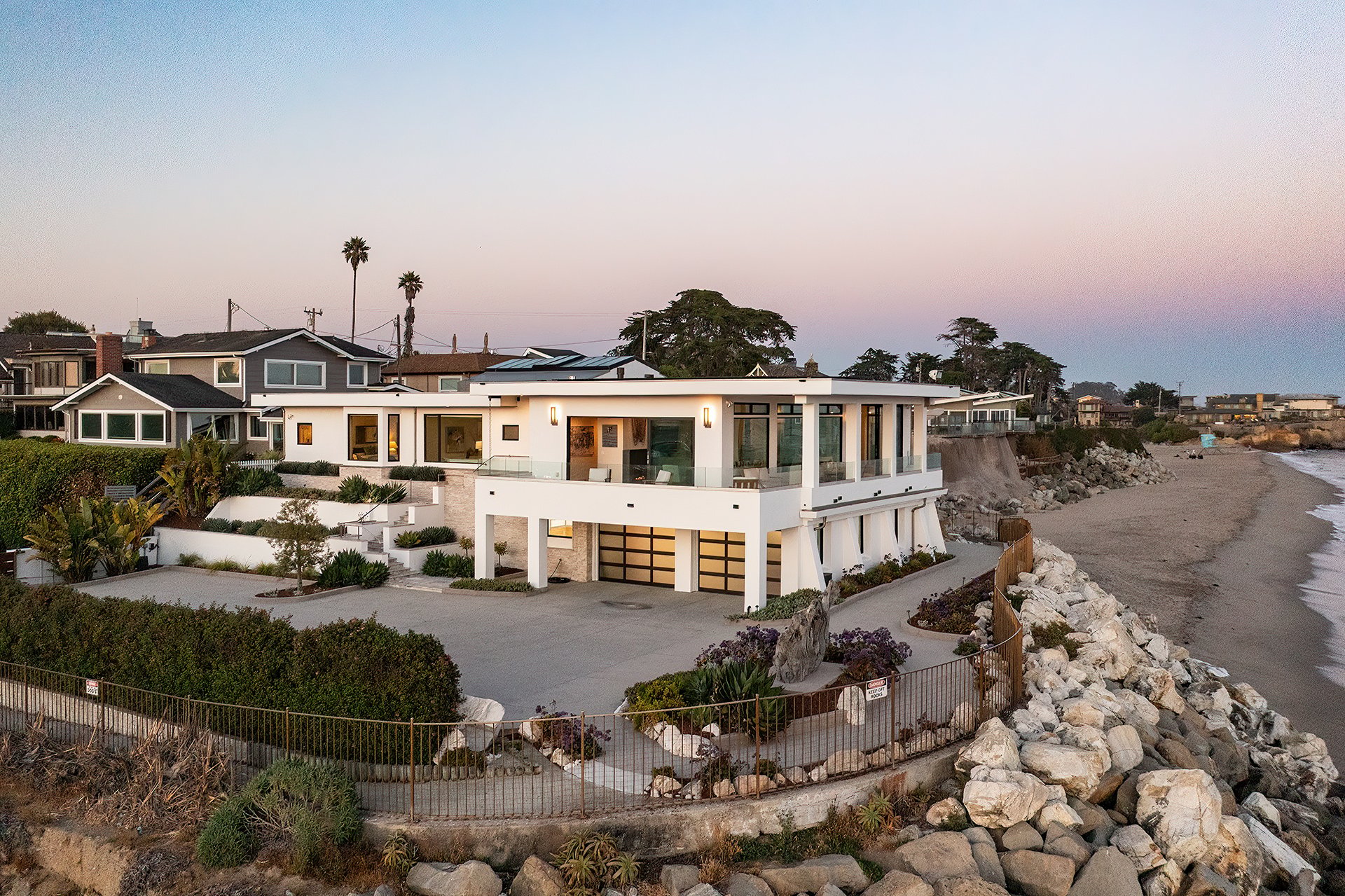 Contemporary Oceanfront Retreat