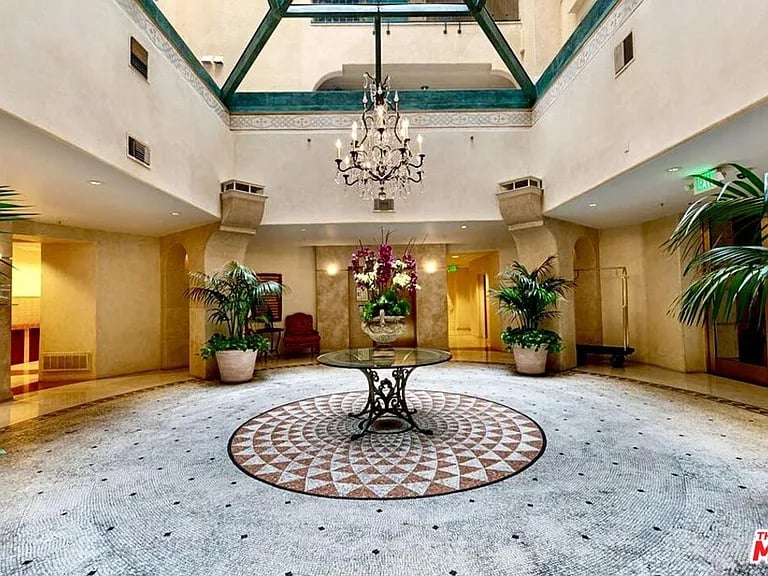 11500 San Vicente Blvd #425