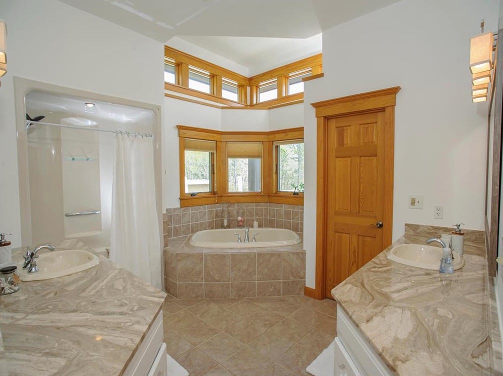 61 Edgartown Meadows Rd