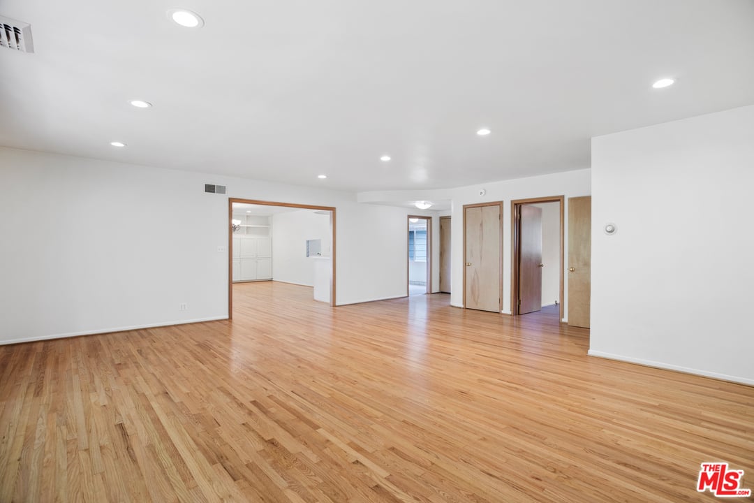 2715 Anchor Ave
