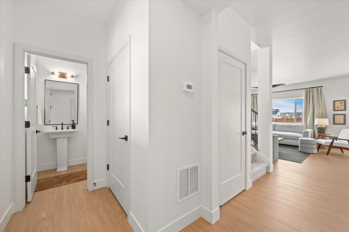 15 Snowcap Dr Windsor