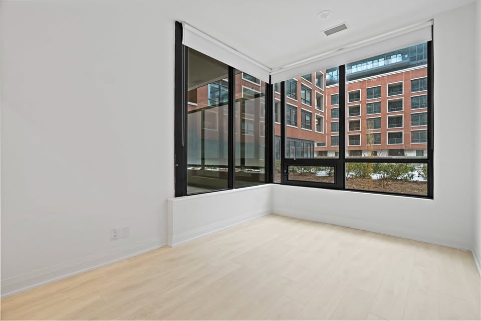 33 Frederick Todd Way 217, Toronto C11 Unit: 217