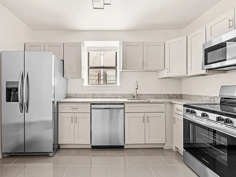 70 Patchen Ave Ste 3D