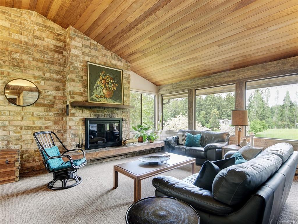 6146 Old West Saanich Rd