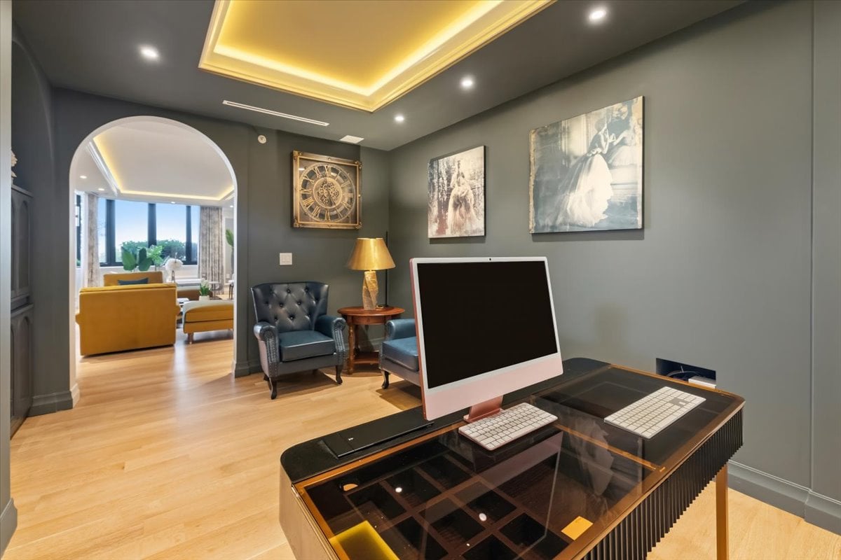 100 Carlyle Drive VG6