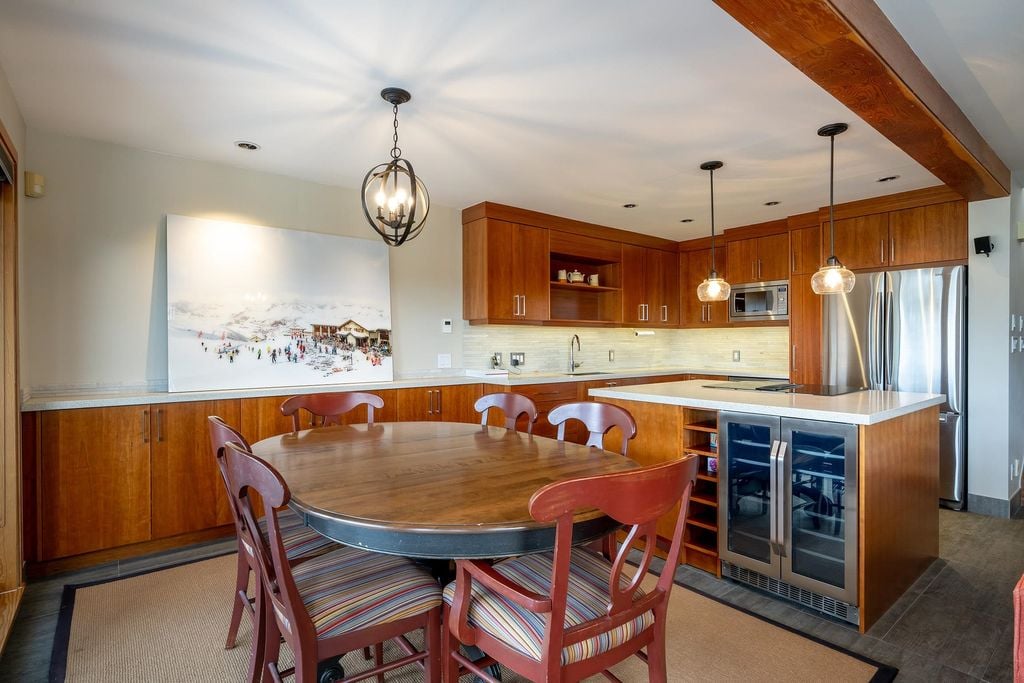 3525 Falcon Cres, #1