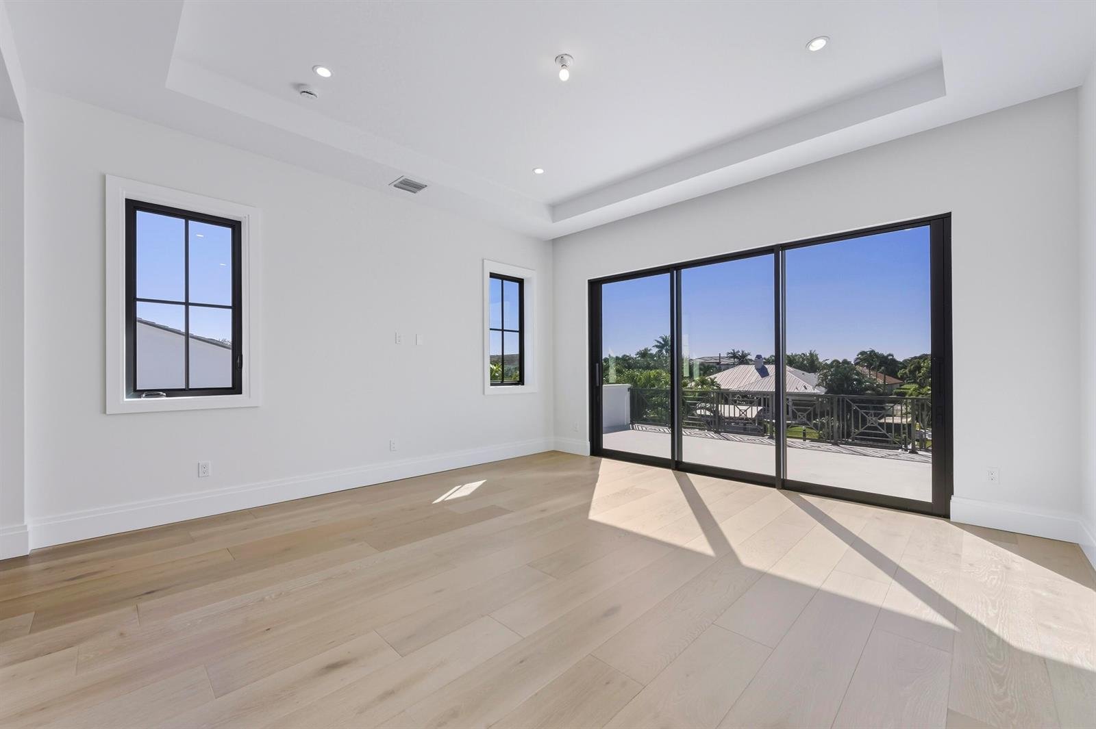 2442 Bay Circle