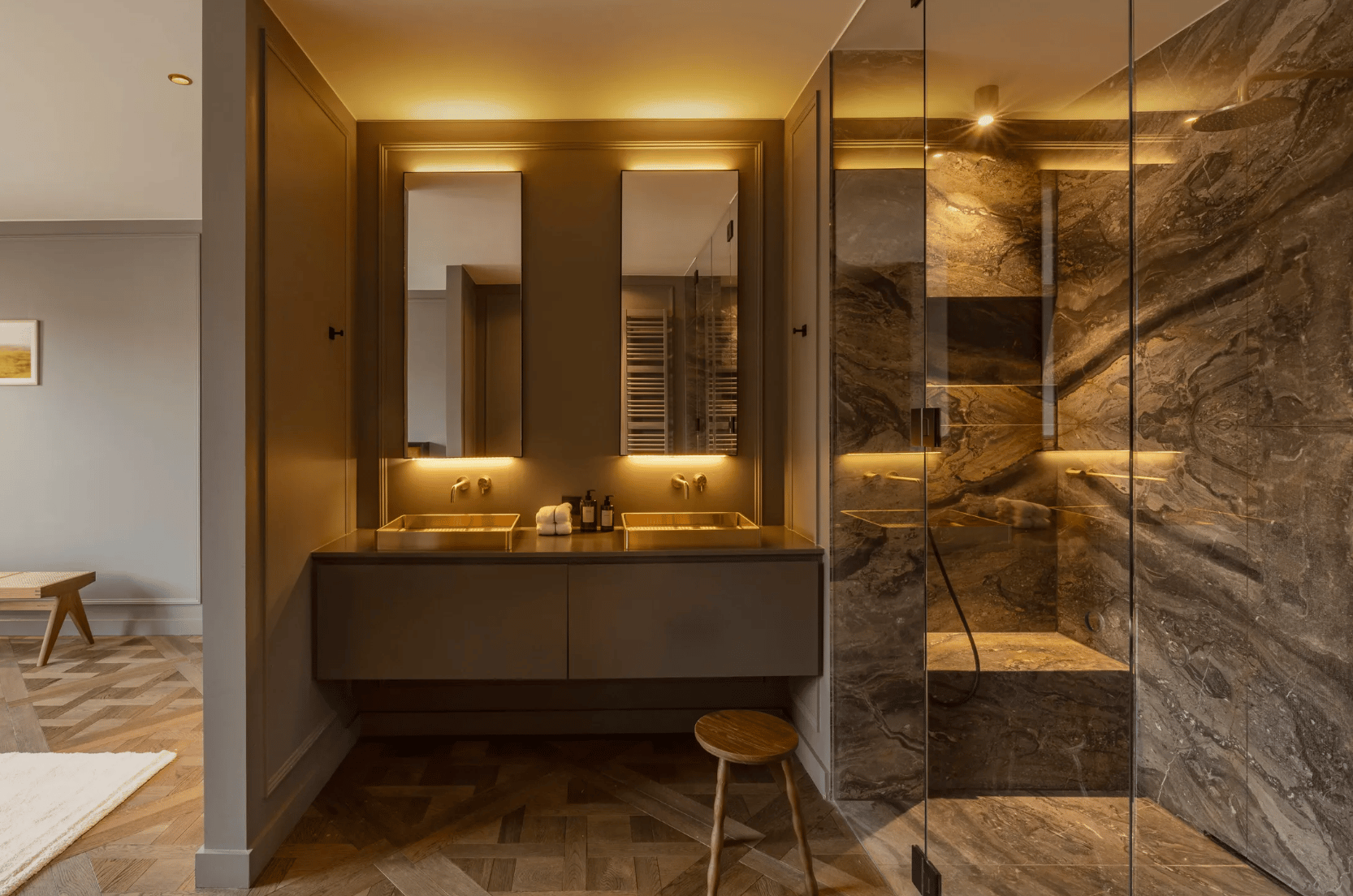 HIGH-END PENTHOUSE