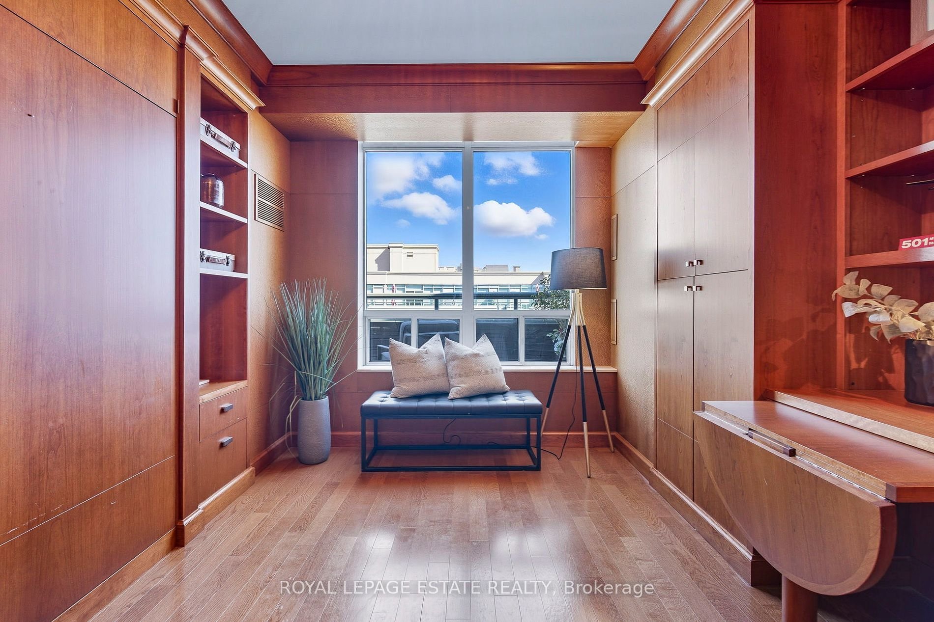 PENTHOUSE MADE FOR WATERFRONT LIVING