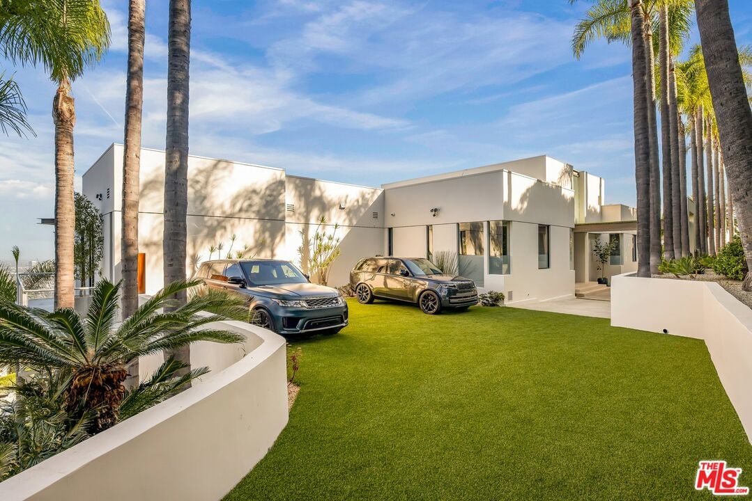 Monarch Crest, Sierra Mar Pl, 90069