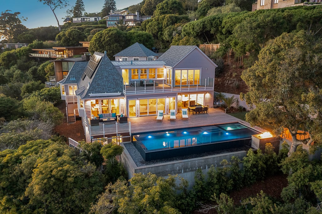 Stunning View Residence