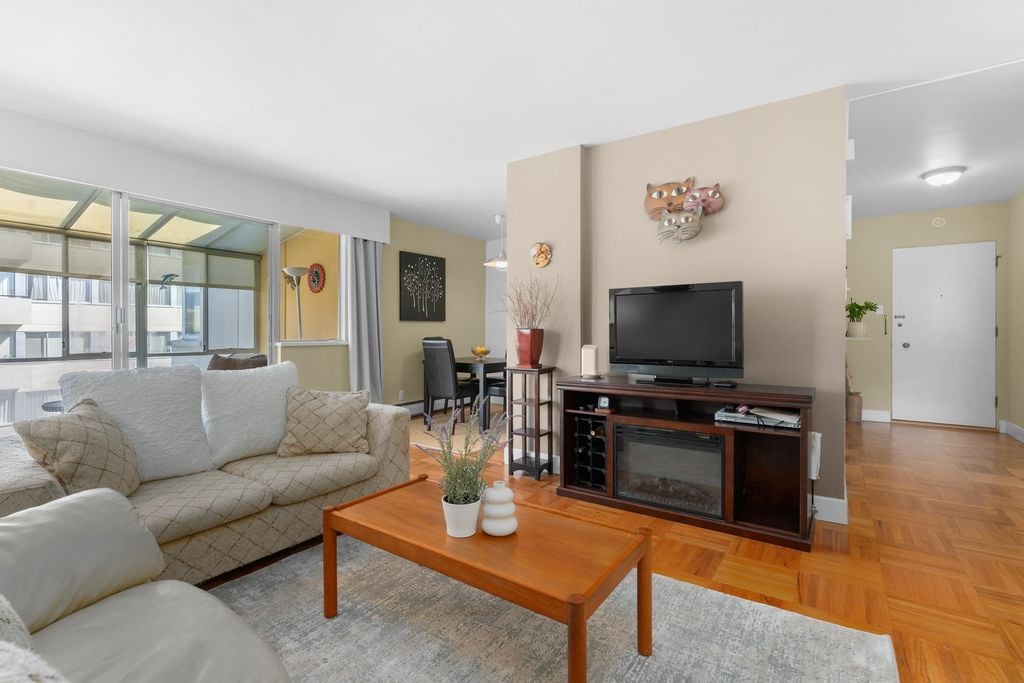 1750 Esquimalt Ave, #504