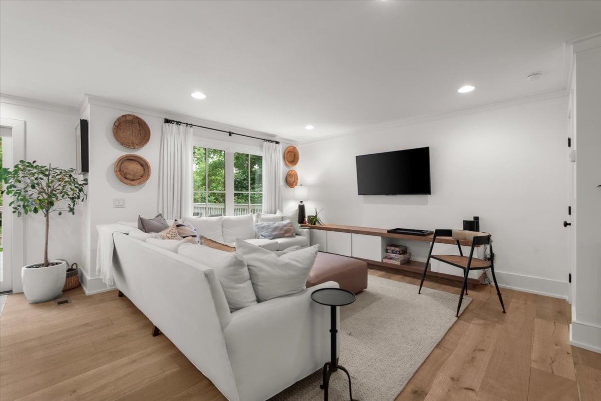 210 Shady Grove