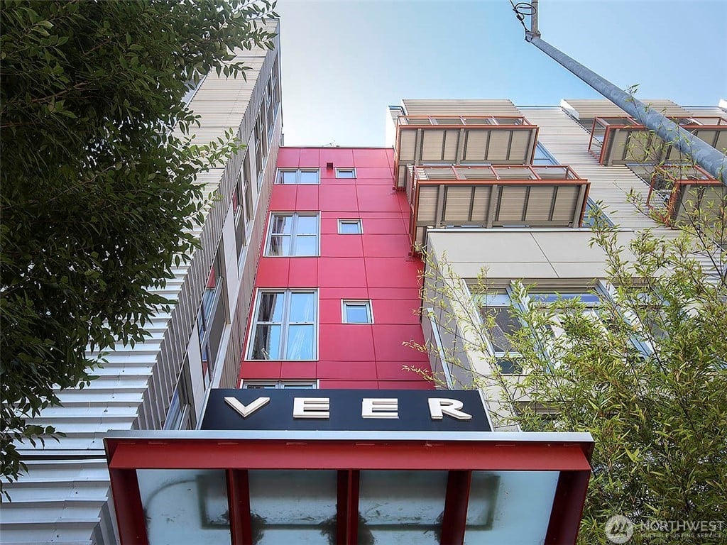 401 9th Ave N #206