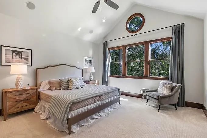 4711 Laguna