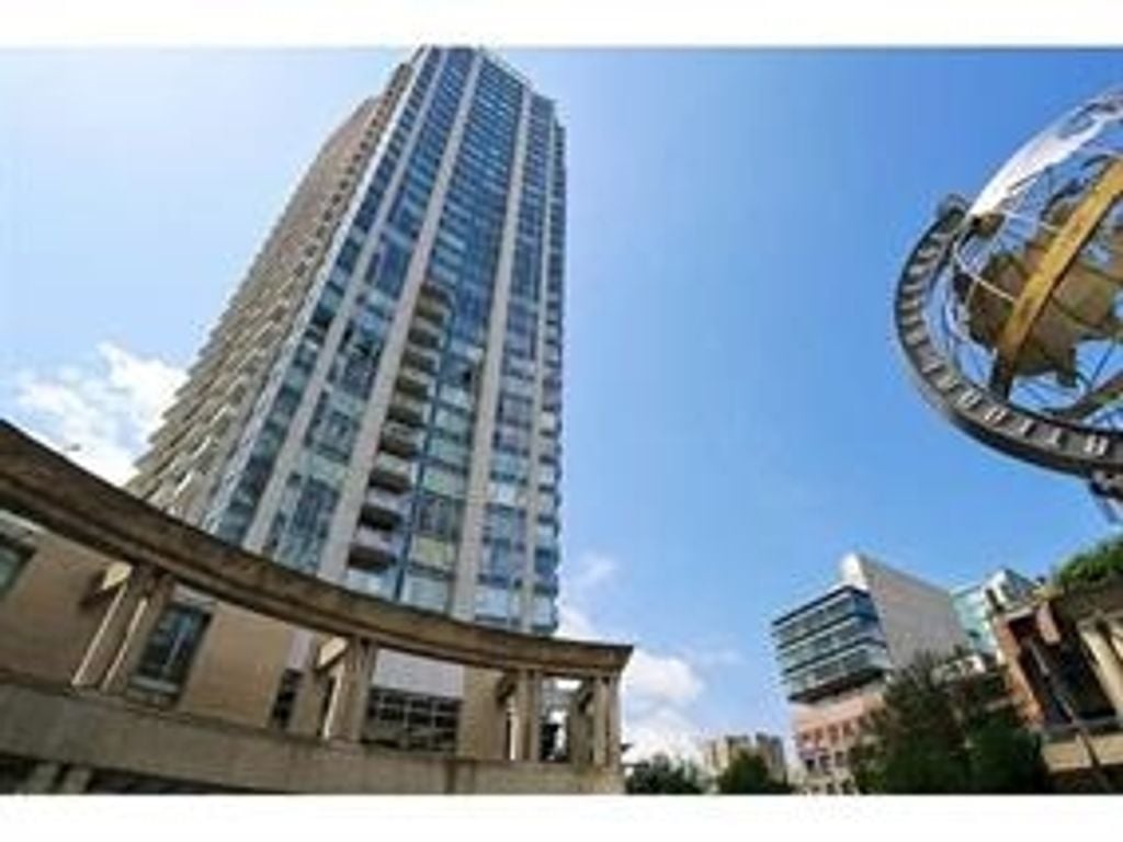 188 Keefer Pl, #2305