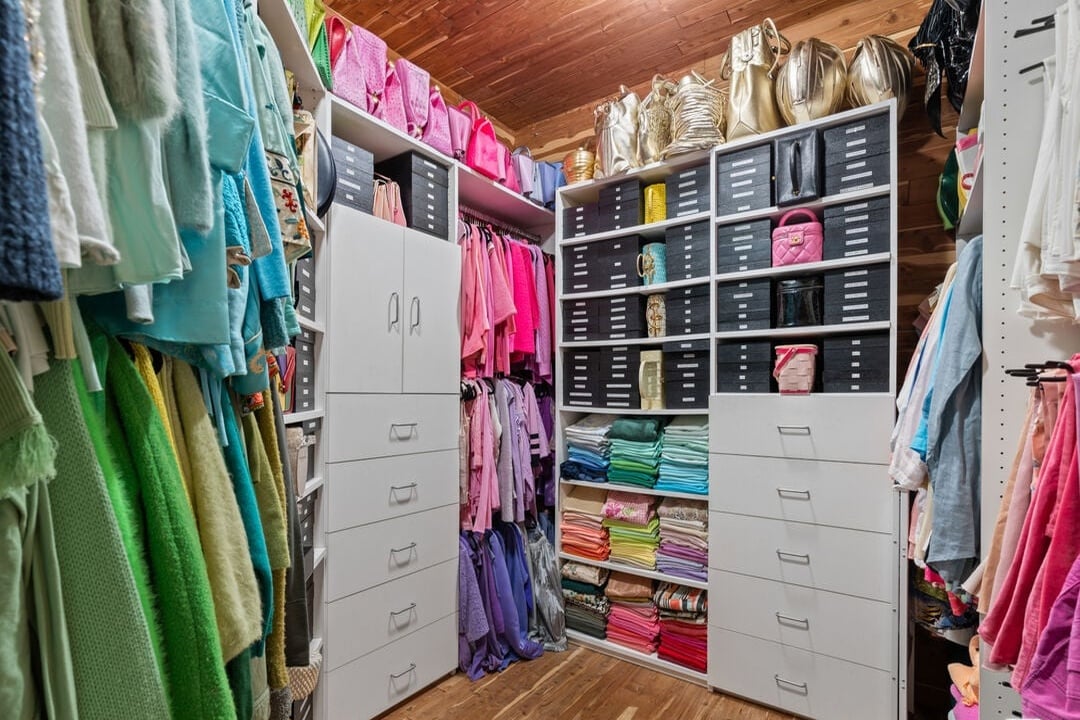 Buckingham Ln, 90077