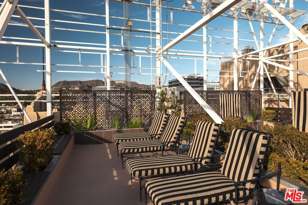 6253 Hollywood Blvd, #402