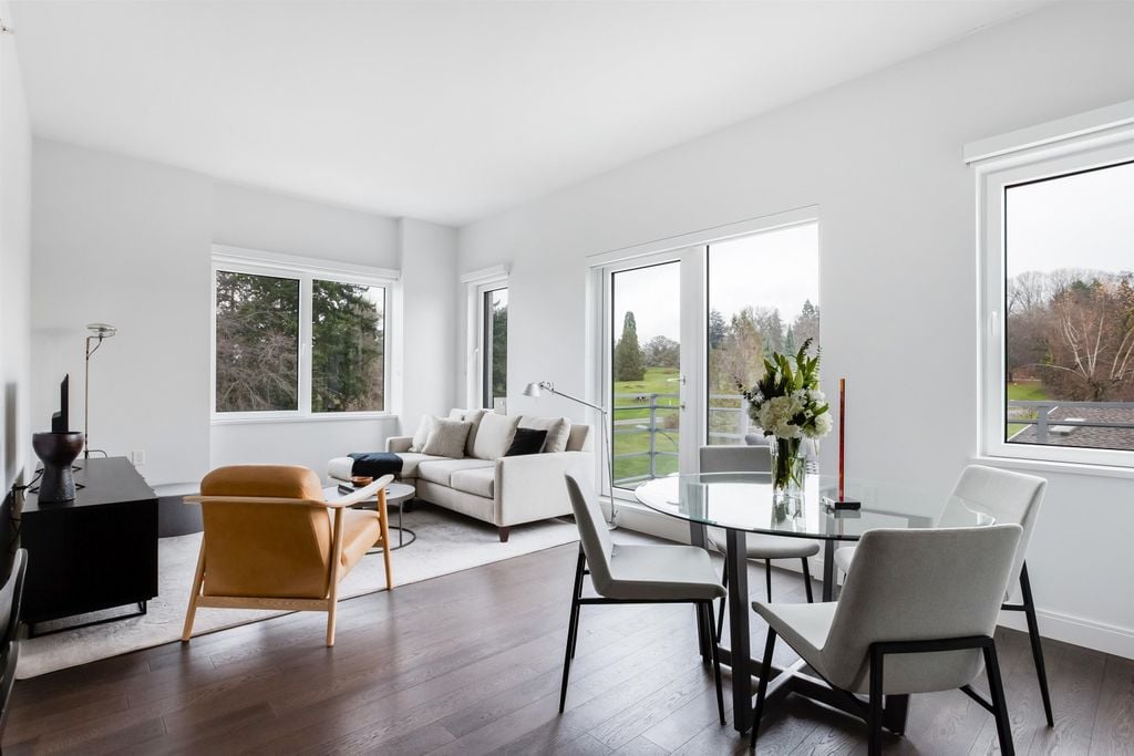 4908 Cambie St, #405