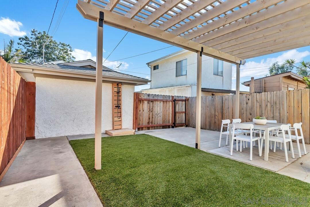 2275 Emerald St, San Diego, CA 92109