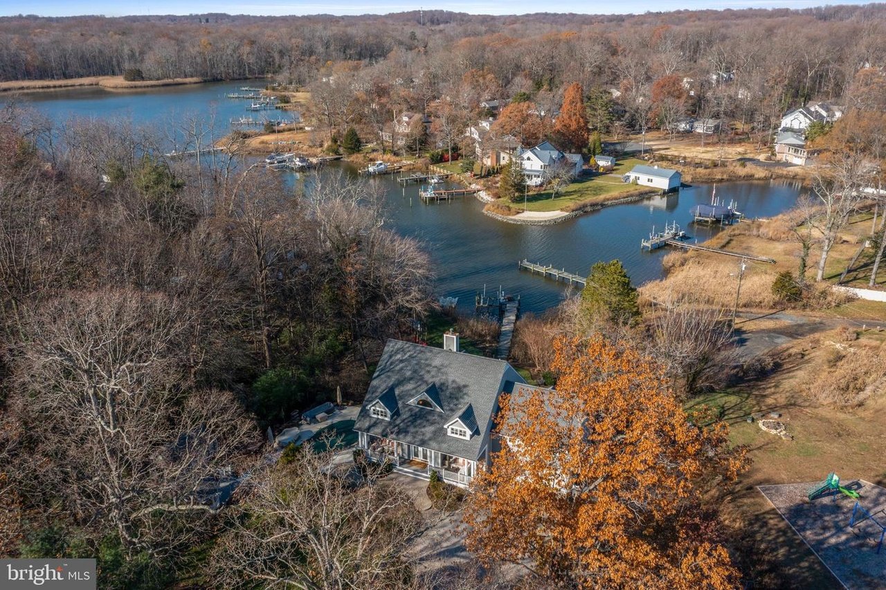 302 Holly Rd